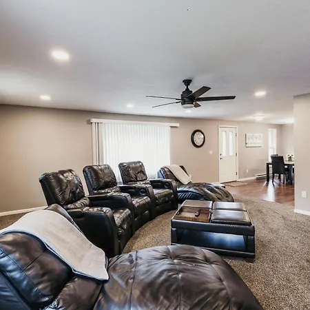 Indoor Hot-Tub! Spacious & Updated Mqt Township Home!